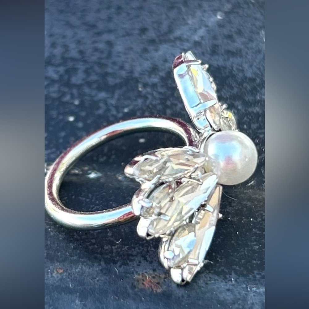 RING- BOW RHINESTONE & PEARL-  size 6
